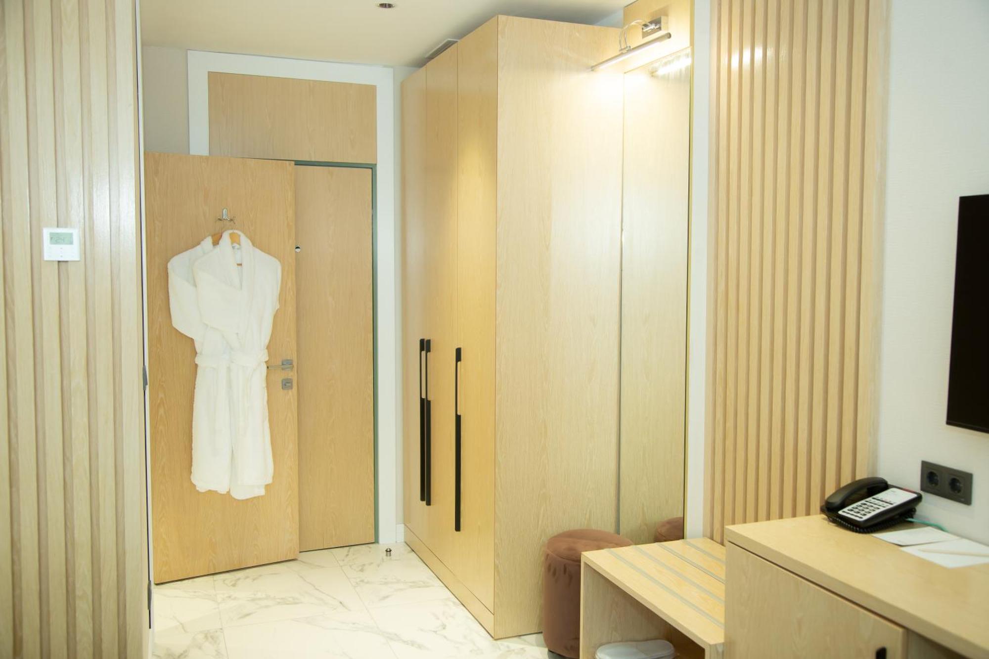 Hotel Park Dedeman Ałma Ata Zewnętrze zdjęcie